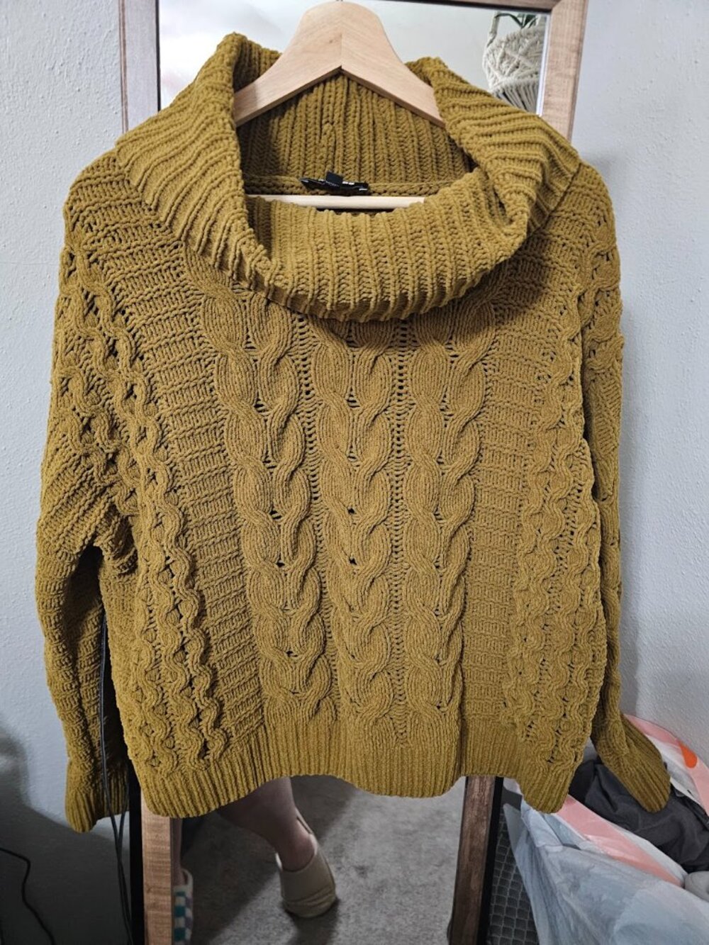 Express Chunky Cable Knit Cowl Neck Sweater Women's Small Mustard Olive